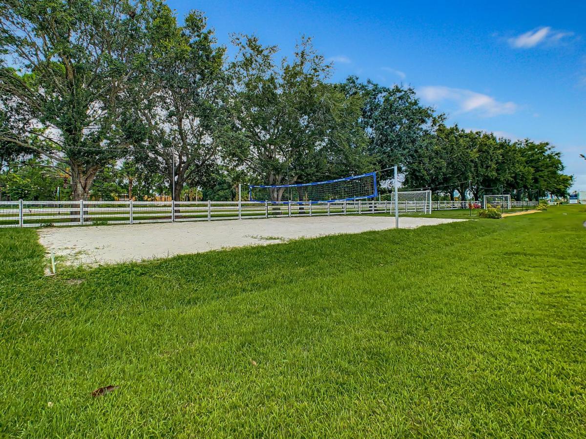 Pet Friendly In Orlando Area Near Disney Celebration Exterior photo